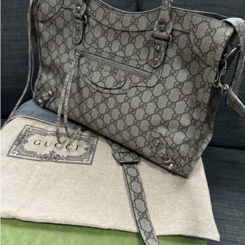 GUCCI GG Supreme Monogram Neo Classic City Bag (Sold Out)